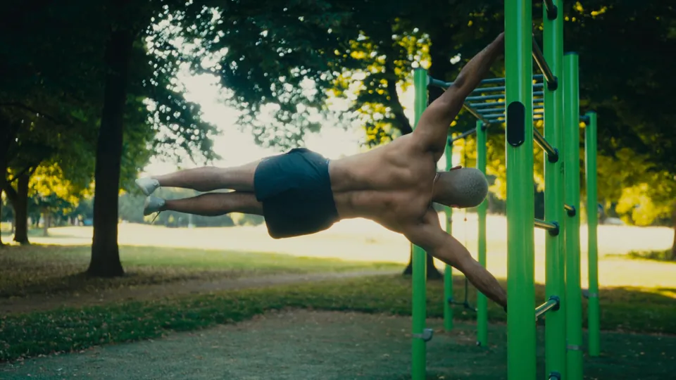 Specific Strength: Muscle Up über der Stange