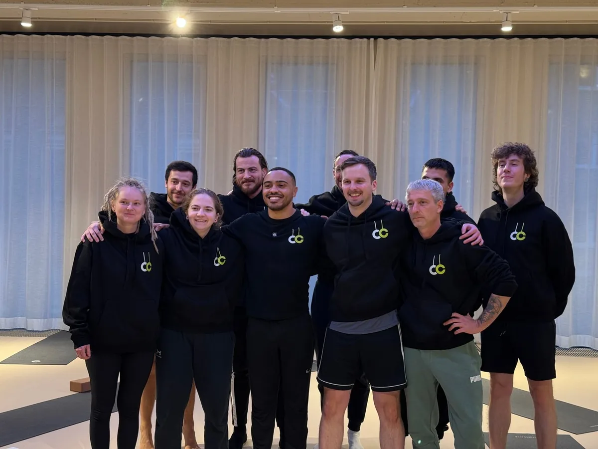 Gruppenfoto der Costa Calisthenics Community nach dem Training