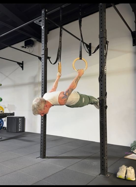 Backlever an den Ringen