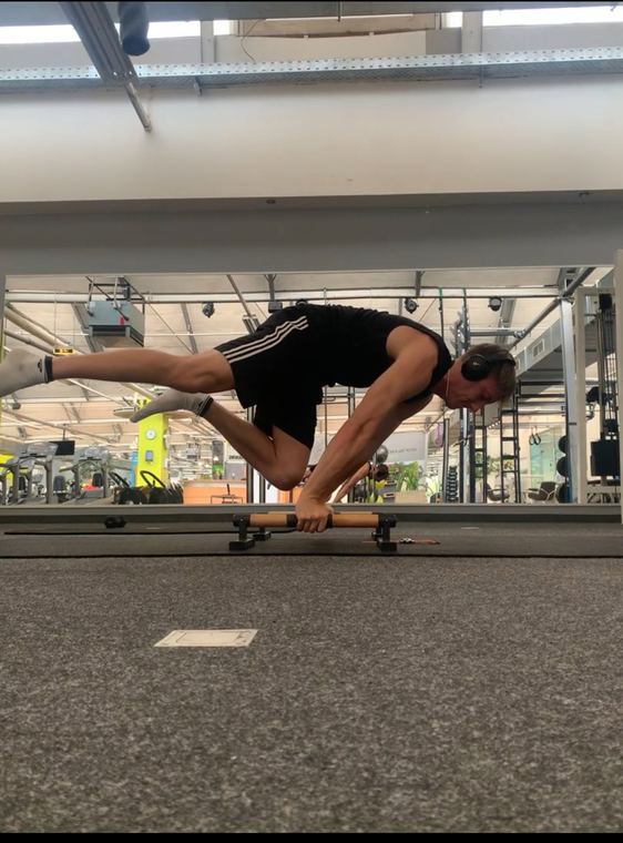 Planche im Gym