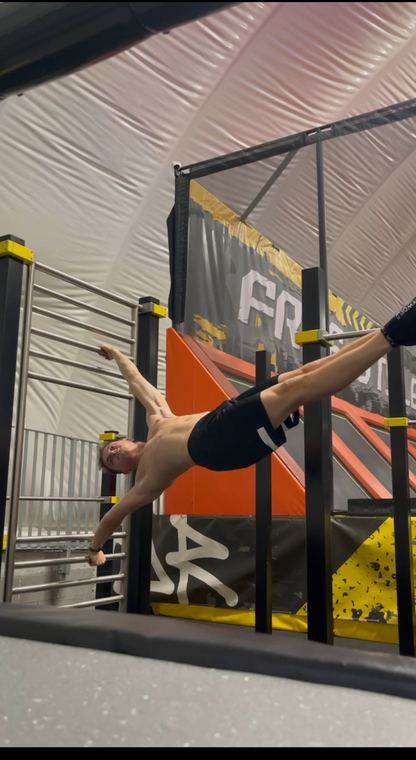 Front Lever an der Stange